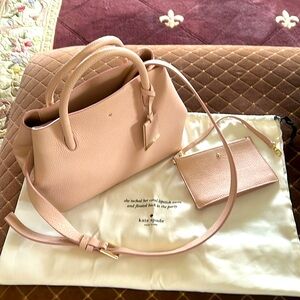 Beautiful pink Kate Spade bag with zipper wristlet & detachable shoulder strap